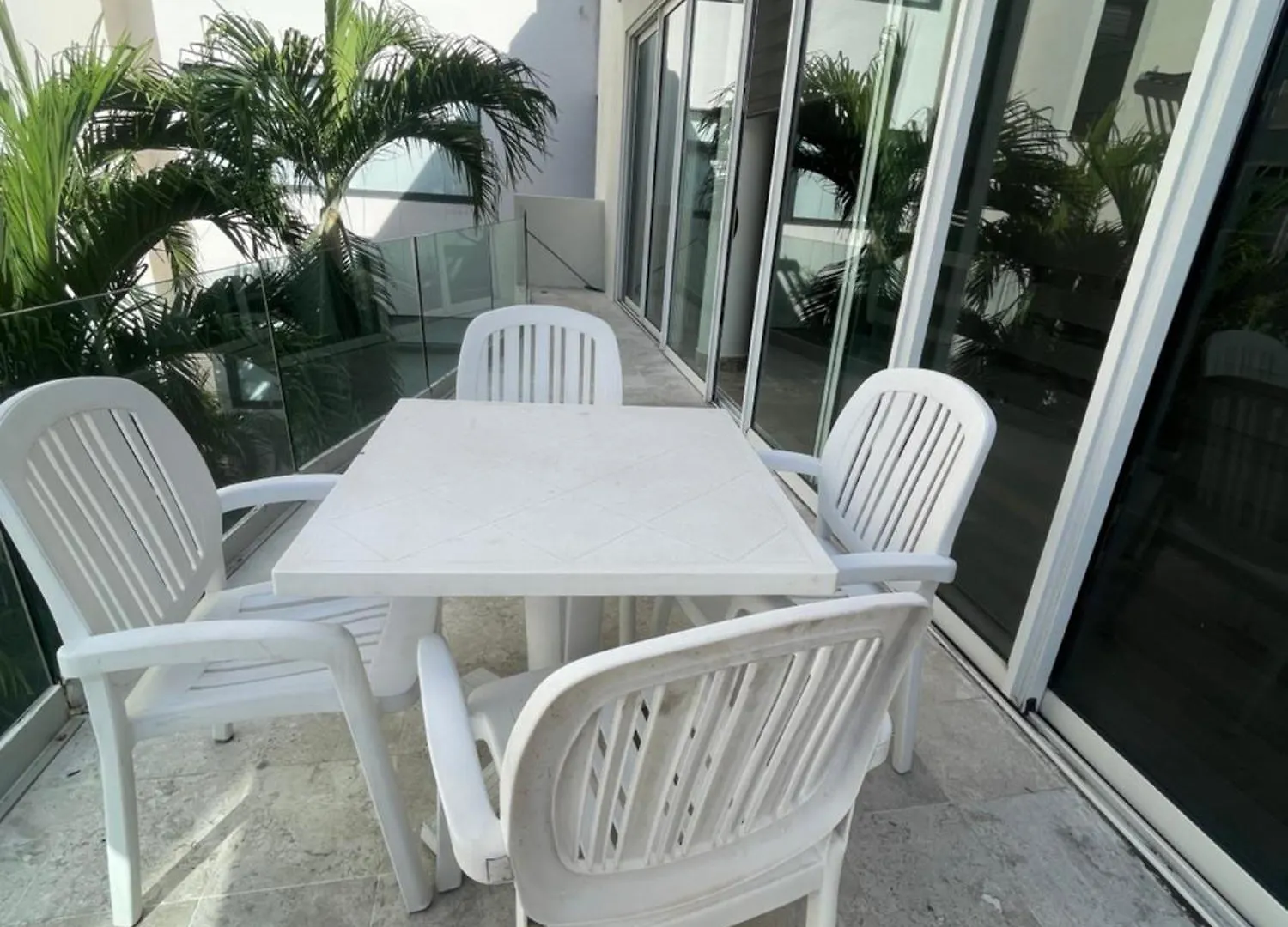 Spacious Apartment 1 Block From The Beach Playa del Carmen Mexiko